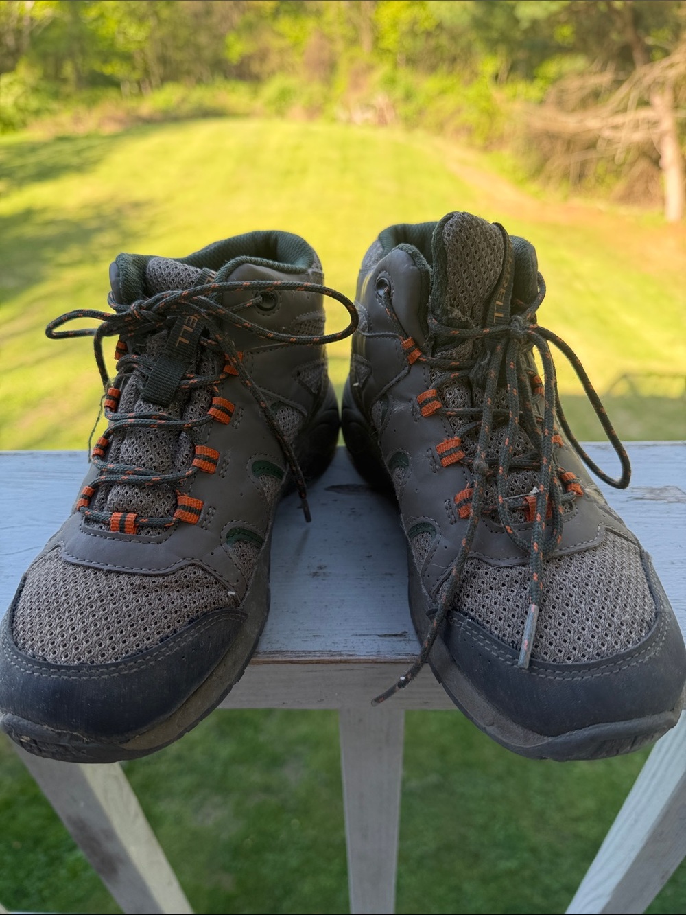 Merrell Kids Oakcreek Mid Lace Waterproof Sneakers /grey color orange laces